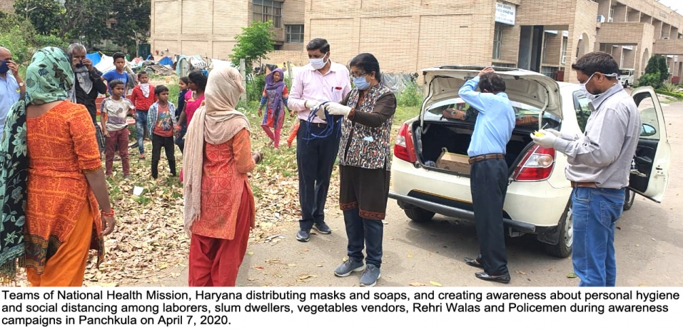 COVID-19 कोरोना को रोकने के लिए युद्वस्तर पर बांटे जा रहे है मॉस्क